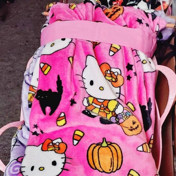 NWT RARE Hello Kitty Candy Corn Pink Halloween Throw Blanket - Picture 1 of 2